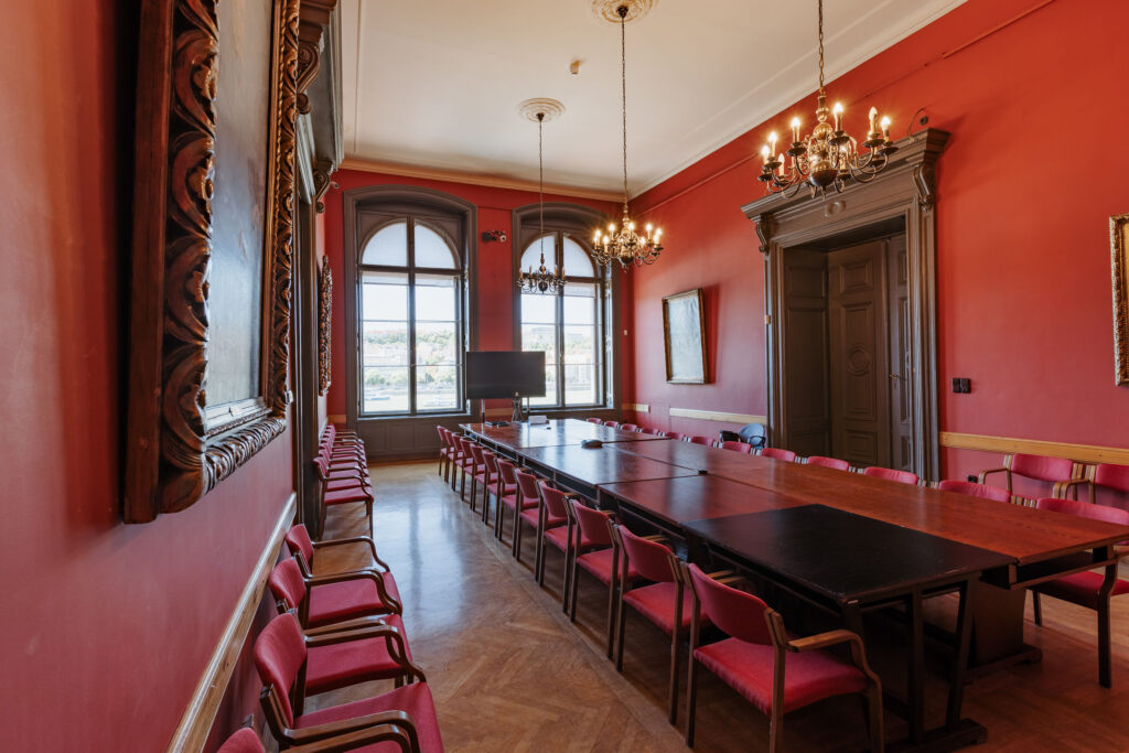 MTA Székház Képesterem tárgyaló asztal